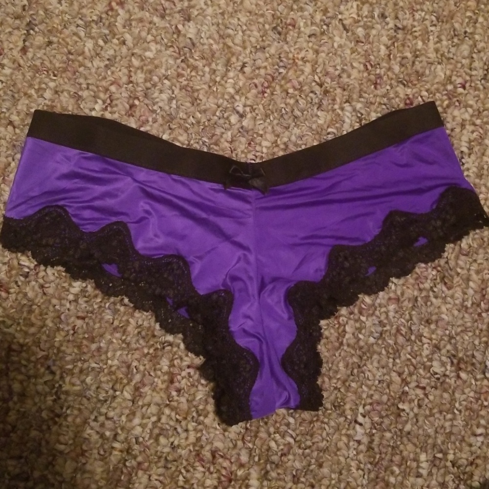 NWOT Victoria's Secret Cheeky upnderwear size M